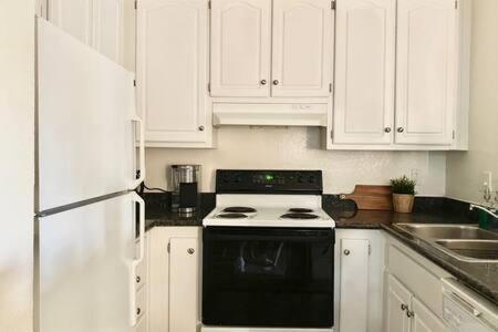 Experience Sacramento With Tranquil Lakeside Views Exterior photo