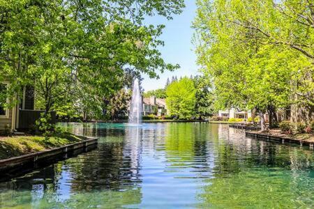 Experience Sacramento With Tranquil Lakeside Views Exterior photo