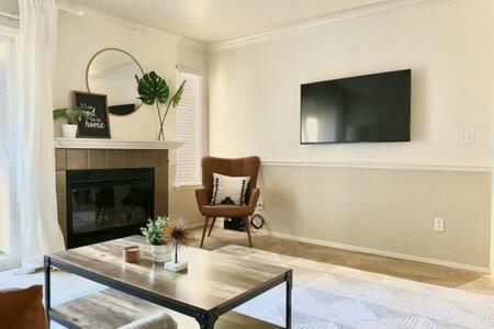 Experience Sacramento With Tranquil Lakeside Views Exterior photo